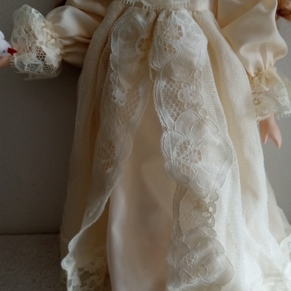 Heavenly Angel Hope Porcelain Doll by The Heritage Collection Christmas - Picture 10 of 17